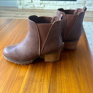 Mia Chelsea Booties size 9